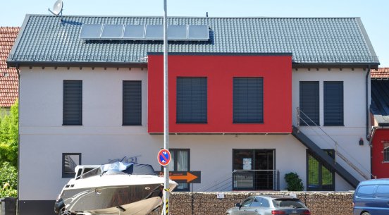 Neubau mit wiederstandsfähigem Stahldach.jpg