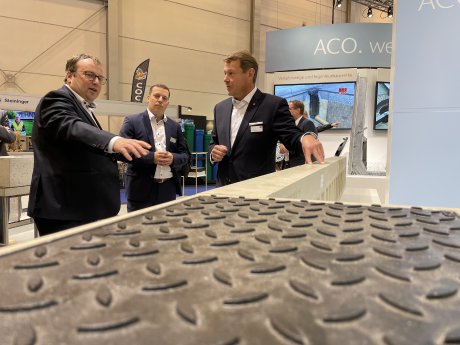 foto-infratech-essen-gespraech-minister-krischer-aco-mueller-meyer-ACO.JPG