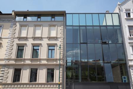 Gelungener Kontrast von Alt- und Neubau / Fotos: Caparol Farben Lacke Bautenschutz/Britta Hüning
