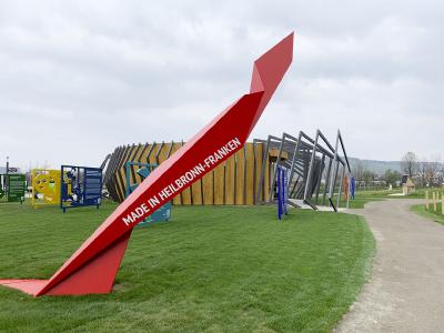 Motto- und Thementräger, das „rote Band“ (Foto: WHF GmbH)