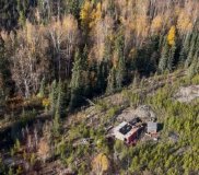 Abbildung 1: Diamantkernbohrgerät von Base Drilling im Rahmen des Programms von Mustang bei Surprise Creek Abbildung 1: Diamantkernbohrgerät von Base Drilling im Rahmen des Programms von Mustang bei Surprise Creek
