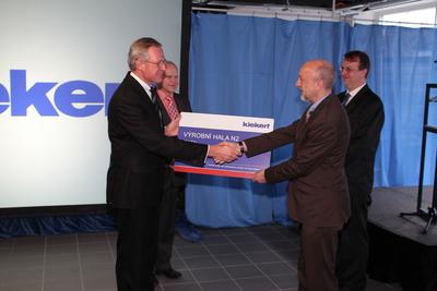 Kiekert eröffnet neues Produktionsgebäude in Tschechien