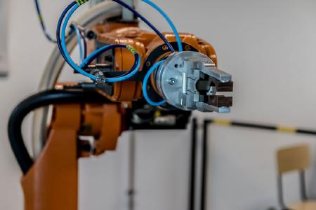 Intelligente Produktion: Bestehende Anlagen werden häufig durch Retrofit nachgerüstet und modernisiert. (Quelle: Pixabay.com, CC0 Creative Commons - Kein Bildnachweis nötig)