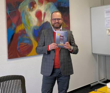 Mit »Neu erfinden« zeigt der Geschäftsführende Gesellschafter von LAUDA, Dr. Gunther Wobser, Wege zum er-folgreichen Innovationsmanagement im deutschen Mittelstand auf