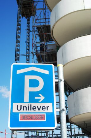 Parkhausschild_an_der_Zufahrt_zur_Unilever-Tiefgarage_(Foto Achim Zielke für DISBON).jpg