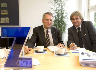 Prof. Dr. Dr. Thomas Sternberg, MdL und RA Werner Stolz (v.l.)