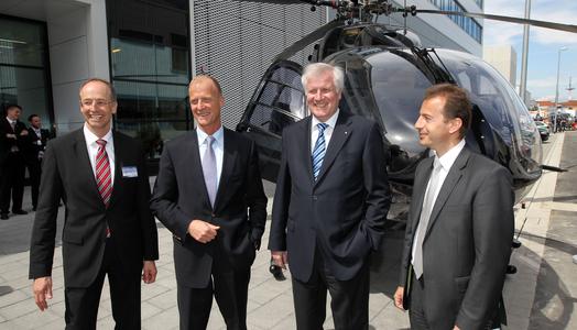From left to right: Dr. Wolfgang Schoder, CEO Eurocopter Deutschland; Dr. Thomoas Enders, CEO EADS; Horst Seehofer, Minister President of Bavaria; Guillaume Faury, CEO Eurocopter