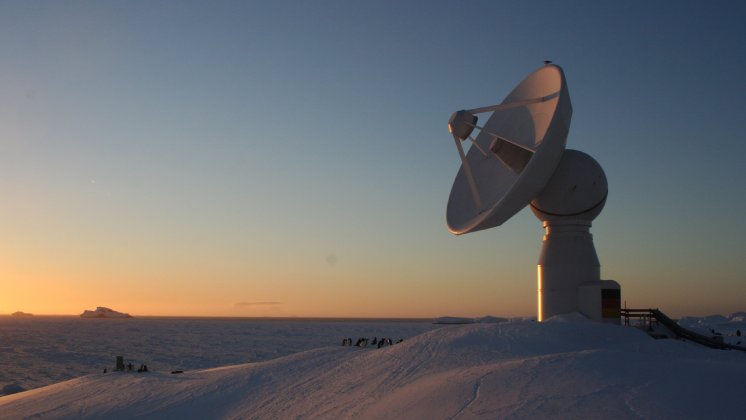 DLR-Sat-Antenne-Antarktis.jpg
