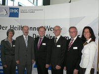 Das Expertenteam der Deutschen Bundesbank und Dr. Helmut Kessler (Personen von links nach rechts: Annette Beermann, Dr. Helmut Kessler, Wolfgang Schnaufer, Josef Turad, Gerd Hirschmüller, Anke Lewinsky) Das Expertenteam der Deutschen Bundesbank und Dr. Helmut Kessler (Personen von links nach rechts: Annette Beermann, Dr. Helmut Kessler, Wolfgang Schnaufer, Josef Turad, Gerd Hirschmüller, Anke Lewinsky)