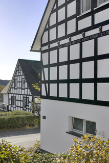 Schön wie eh und je: Auch mit der neuen Wärmedämmung bliebt die Fachwerkoptik am Landgasthof Vollmer-König im sauerländischen Schmallenberg erhalten