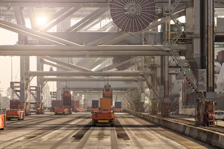 Fahrerlose Transportfahrzeuge (Foto: VanderWolf Images/Shutterstock)