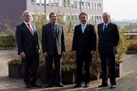 Sie besiegelten die Übernahme der SENTON GmbH durch TÜV SÜD (Foto: TÜV SÜD)