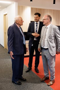 Prof. Dr. h. c. mult. Reinhold Würth, Frank Leyser und Bernd Eberlein im Gespräch.©FEGA & Schmit.jpg
