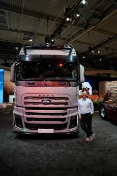 Holger Hahn General Manager F-Truck Deutschland auf der IAA.jpg