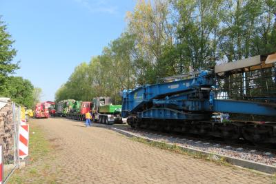 Hand in Hand: Umladung eines Transformators von ITB-Waggon auf Kübler-Tieflader