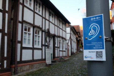 Klingende Laternen QR Code Schild Wunstorf, Foto: Klaus Fesche