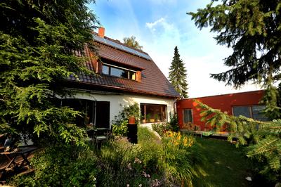 Dreifach gut: Wärme, frische Luft und heißes Wasser mit SolarLuft-Systemen