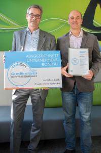 Daniel Bär (Creditreform Karlsruhe, links) und Holger Nawratil (Vorstand Asseco Solutions)