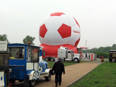 Toshiba Truck und Schlendrian.jpg