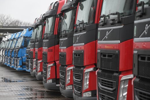 VolvoTrucks-Hoyer_121219_3.jpg