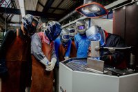 Der Schweiß -Aktionstag am 25. April in der Gewerbe Akademie Freiburg bietet die Möglichkeit, des Schweißer-Profis bei der Arbeit über die Schulter zu schauen.