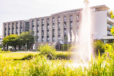 Klinik mit Brunnen