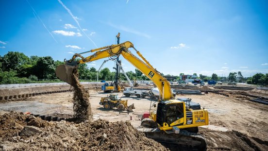 pressebild-press-image-baugrubenerstellung-excavation-pit-frankfurt-sindlingen-bauer-resources-.webp