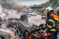 Mit der Tagung „Brände von Hochenergie-Batterien vorbeugen, erkennen, kontrollieren, löschen und entsorgen“ schafft das HDT (Haus der Technik) ein Forum, auf dem aktuelle Erkenntnisse aus der Sicherheitsforschung zum Umgang mit neuen Energieträgern aus Sicht des Brandschutzes vorgestellt werden.