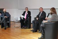 Diskutieren im Rahmen der IHK-Veranstaltungsreihe 