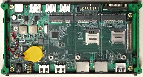 Das äußerst aufgeräumte Innenleben des IPC SmartSL U7-100 von EFCO. Allen, denen die umfangreiche Basisausstattung nicht reicht, stehen zwei Mini-PCIe Slots (full length) mit USIM sowie ein mSATA-Interface zur Verfügung / © EFCO Electronics GmbH