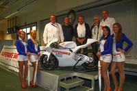(v.l.n.r.) Bert Poensgen (MotorEvents, IDM Promoter), Klaus Bescher (Leiter Marketing und Motorsport Honda Deutschland Motorrad), Josef Meier (MotorEvents), Gordana Kurzka (DMSB) und Josef Hofmann (MotorEvents). 