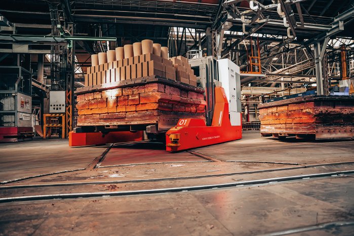 ek-robotics-agv-custom-move-rhi-magnesita-refractory-industry-8_rgb.jpg