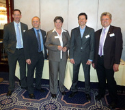 Die Referenten und Veranstalter der Informationsveranstaltung „Meet the experts – Katalogtrends 2010“: (v.l.) Oliver Frömmer (Prokurist SDZeCOM), Christoph Traub (Leiter Vertrieb und Produktmanagement C.Maurer Druck), Gabriele Laurich (Senior Consultant Siegfried Vögele Institut), Carl Otto Maurer (Geschäftsführer C.Maurer Druck), Franz Schwarz (Geschäftsführer SDZeCOM). 
