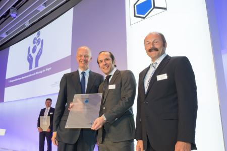 Übergabe des Awards an die CHT Geschäftsführung
