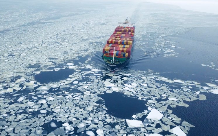 thomar-containerschiff-in-der-arktis.jpg