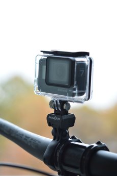 @FIDLOCK - Pinclip action cam mount - am Bikelenker montiert kompr.jpg