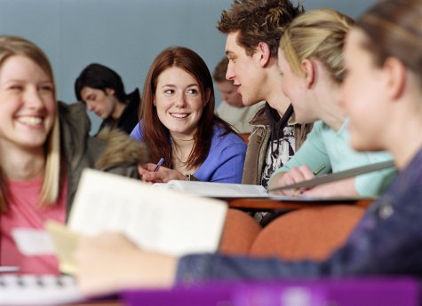 Studenten an der KLU.jpg
