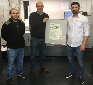 Unser Foto zeigt (von links) Drucker Mahmut Yavuz, Geschäftsführer Bernd Plump und Betriebsleiter Serdal Ördek vom Medienaus Plump.