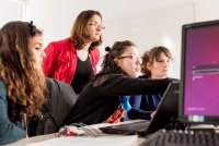 Der Zukunftstag soll Schüler:innen zwischen 10 und 16 Jahren die Möglichkeit geben, entgegen klischeebehafteter Vorstellungen von Berufsfeldern Studiengänge kennenzulernen und somit berufliche Perspektiven zu entwickeln. Die Angebote an der Hochschule Bremen (HSB) waren auch dieses Jahr schnell ausgebucht. Copyright HSB-Sabrina Peters 