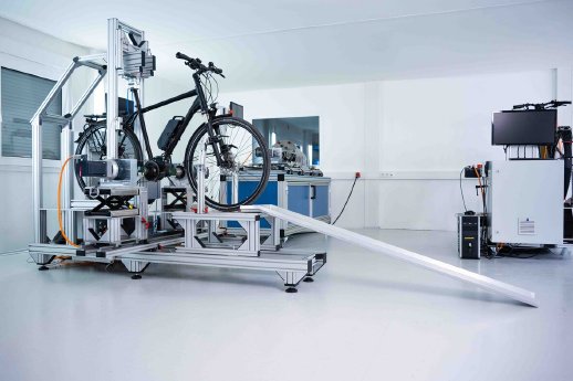 csm_Rollenprüfstand_Testlabor_EMEC_Prototyping_608f9b5638.jpg