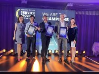 Ingo Kraupa, CEO von noris network (2. v. l.) mit dem 