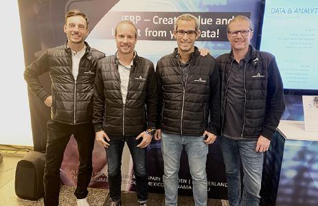 v.l.n.r: Daniel Schmidt (CPO), Gerrit Schiller (COO), Tobias Fenster (CTO), Peter Dibbern (CMO)