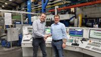 Servicevertrag für Strangpressen abgeschlossen: Christian Schwarz, Geschäftsführer HMT, und Ben Zander, Leiter Modernisierungen und Instandhaltungsleistungen Strangpressen Hydraulische Pressen von SMS group (v.l.n.r)
