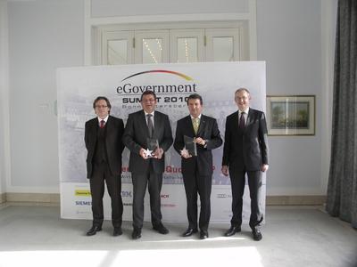 v.l. Manfred Klein (Redaktionsleiter eGovernment Computing), Franz Josef Pschierer (CIO und IT-Beauftragter des Freistaates Bayer, Gewinner des Leadership Award), Jürgen Häfner (Gewinner des Kommunikations Award, CIO des Landes Rheinland-Pfalz); Martin Schallbruch (IT-Direktor im Bundesinnenministerium; Laudator von Franz Josef Pschierer