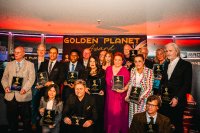 Golden Planet Award 2024 verliehen
Von links: Dr. h.c. Manfred Florian Welker, Herr Nägele, Henning Morales, Frau Yok, Himee Kahorongo, Stephan Schwenk, Jürgen Pfitzer, Botschafter Antonio Lehmann, Marianne Rosenberg, Marion Mewis, Astrid Arens, Wolfgang Wessel, Julia Neigel, Christof Lützel, Antonio Lo Franco, Tammy Wolf, Prof. Dr. Hermann Bühlbecker - Golden Planet Award 2024