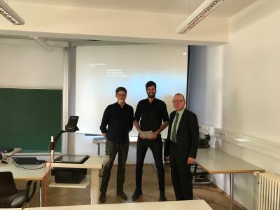 Alexander Prahl (ITK), Jonas Gößwein (Student) und Andreas Hohl (ITK) bei der ITK Student Award Verleihung an der Universität der Bundeswehr München. Foto: Universität der Bundeswehr München