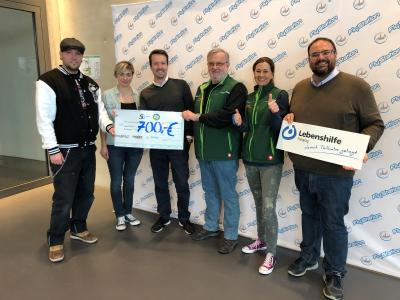 Spenden für den guten Zweck. Quelle: Evernine.