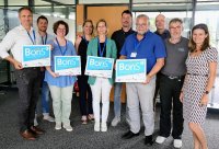 (von links): Andreas Heitlinger, Christof Scheibner (beide Eichbottschule Leingarten), Katrin Bähr, Petra Lauser (beide Hohenlohe Gymnasium), Verena Kreußer (Schlossgymnasium Künzelsau), Wilfried Jürgens (Handwerkskammer, Juror), Alexander Urban (BoriS-Geschäftsstelle), Uwe Deubel (IHK Heilbronn-Franken, Juror), Volker Gebhardt (Kaco, Juror) und Nadja Hucke (Agentur für Arbeit, Jurorin).