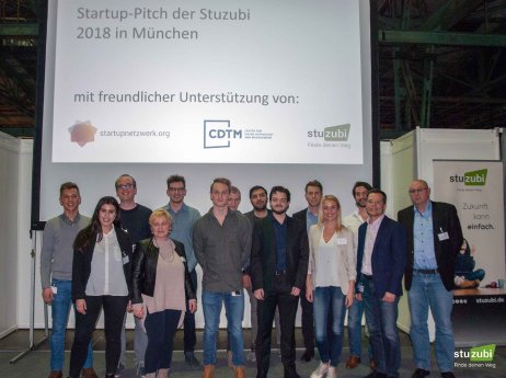 Teilnehmende Start-ups, Jury und Stuzubi-Veranstalterin_Start-up Pitch.jpg