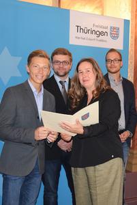 Von links: Marcel Matzschke, Robert Langenhahn, die Thüringer Arbeits- und Sozialministerin Heike Werner und Ronny Nickel. Quelle: Thüringer Arbeits- und Sozialministerium